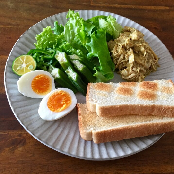 チキンのココナッツカレーソース和え